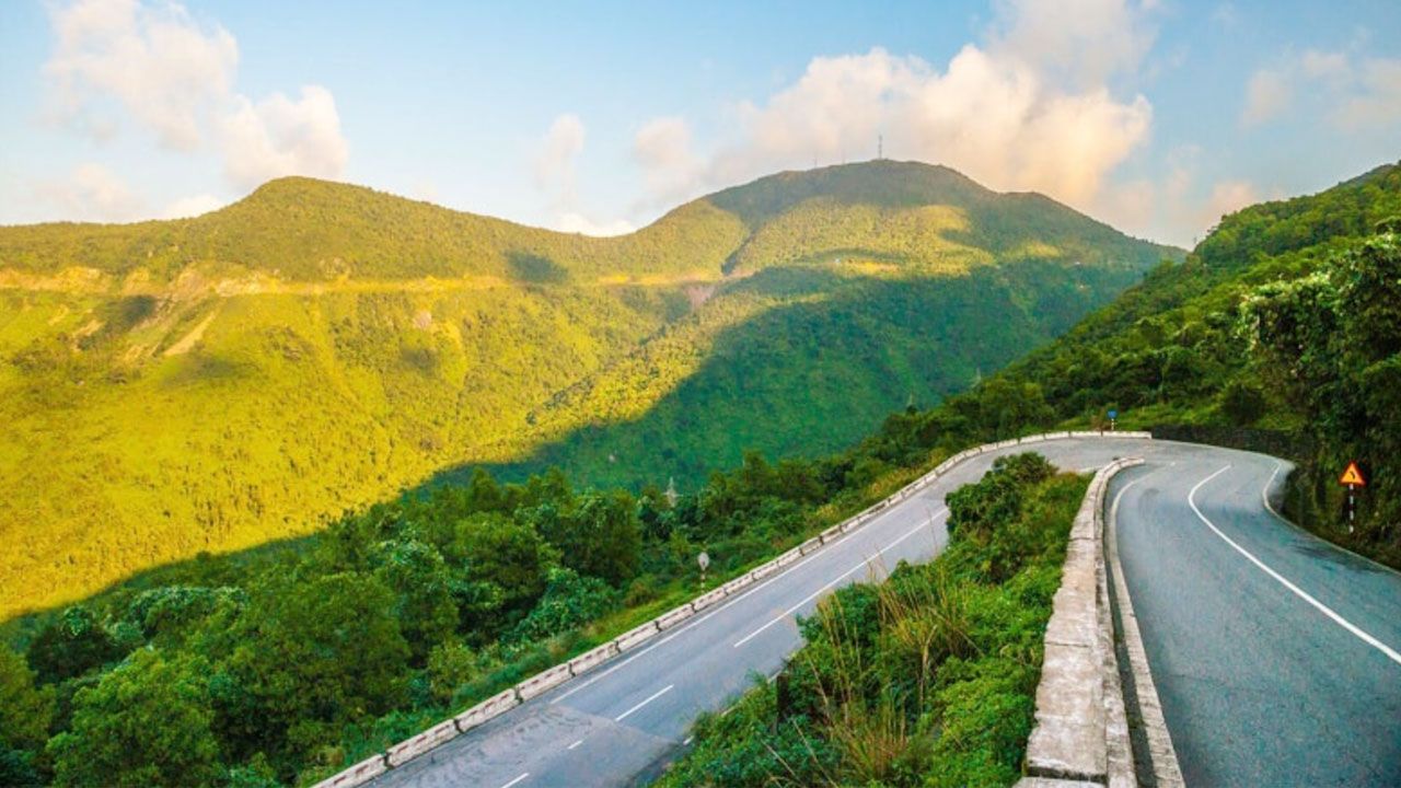 Hai-Van-pass-cycling.jpg