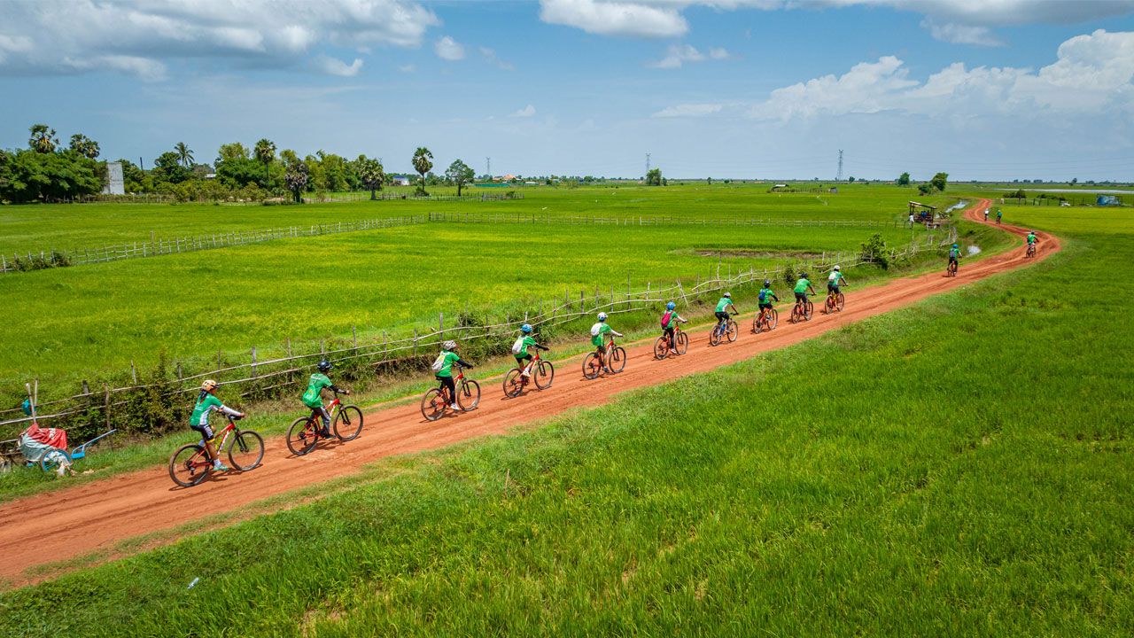 siem-reaper-cycling-team2.jpg