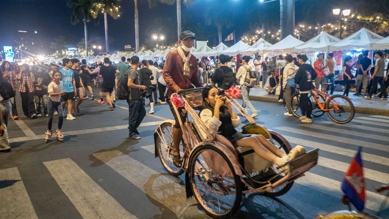 walk-street-in-phnom-penh.jpg
